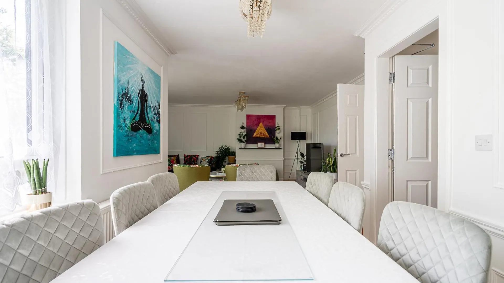 City Centre House - 5 Bedrooms - Sleeps 9 - Parking Edinburgh 0*,  United Kingdom