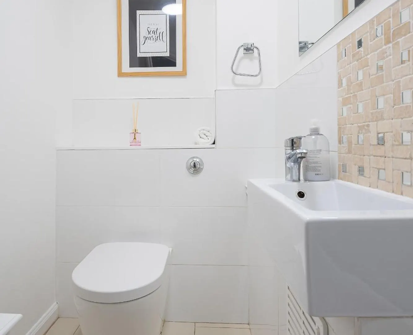 City Centre House - 5 Bedrooms - Sleeps 9 - Parking Edinburgh 0*,  United Kingdom