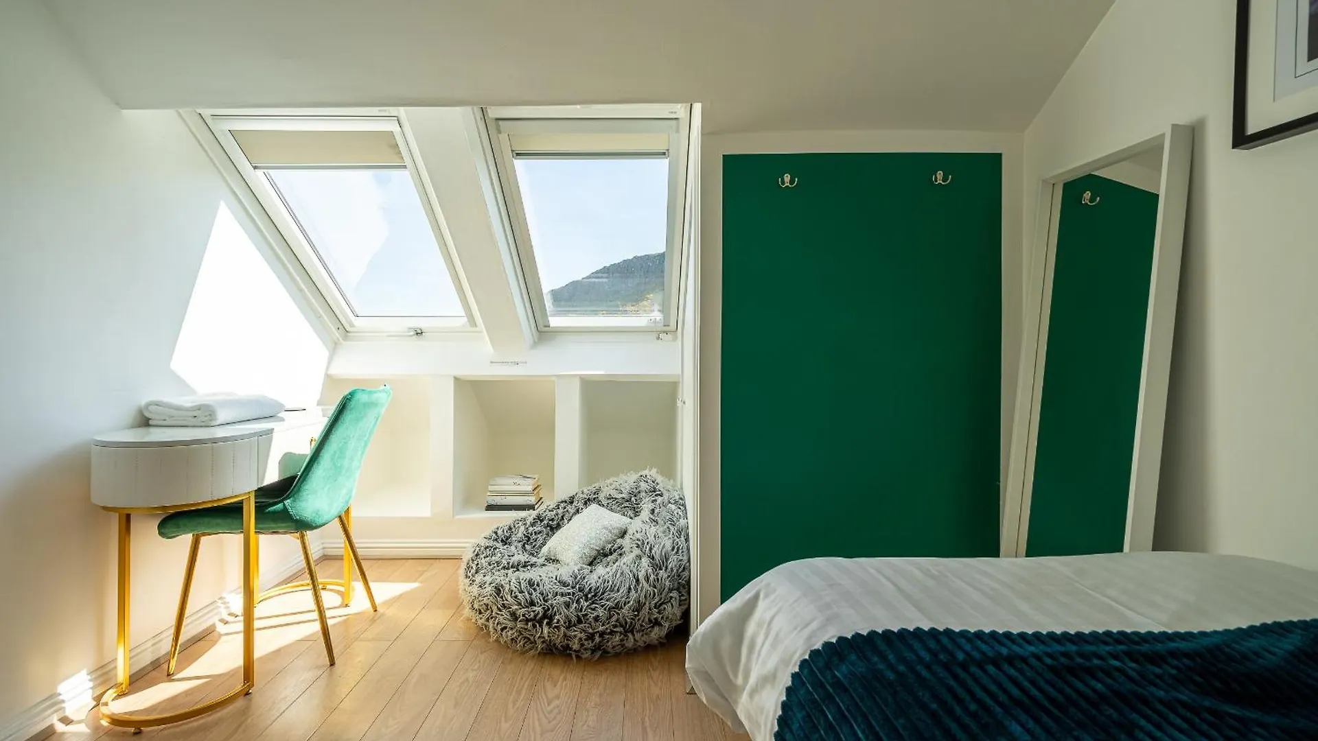Holiday home City Centre House - 5 Bedrooms - Sleeps 9 - Parking Edinburgh