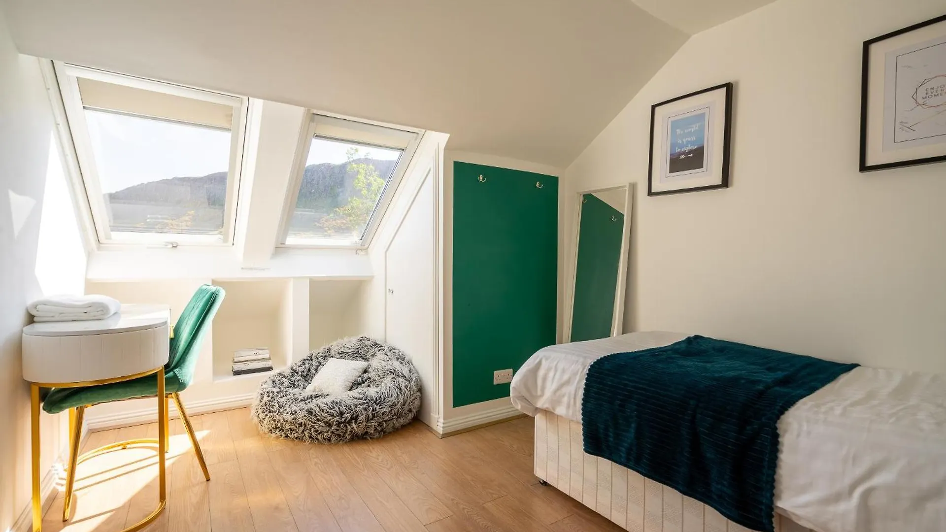 City Centre House - 5 Bedrooms - Sleeps 9 - Parking Edinburgh Holiday home
