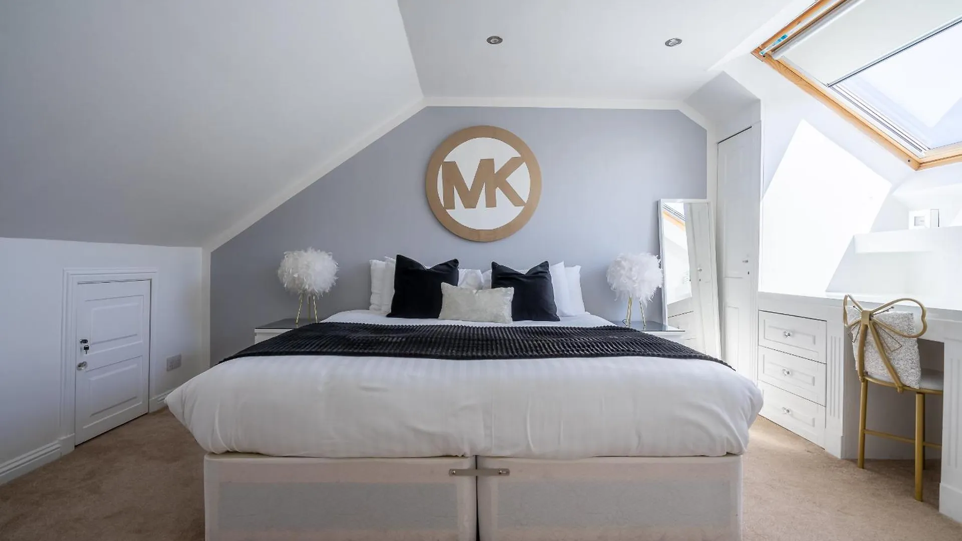 City Centre House - 5 Bedrooms - Sleeps 9 - Parking Edinburgh