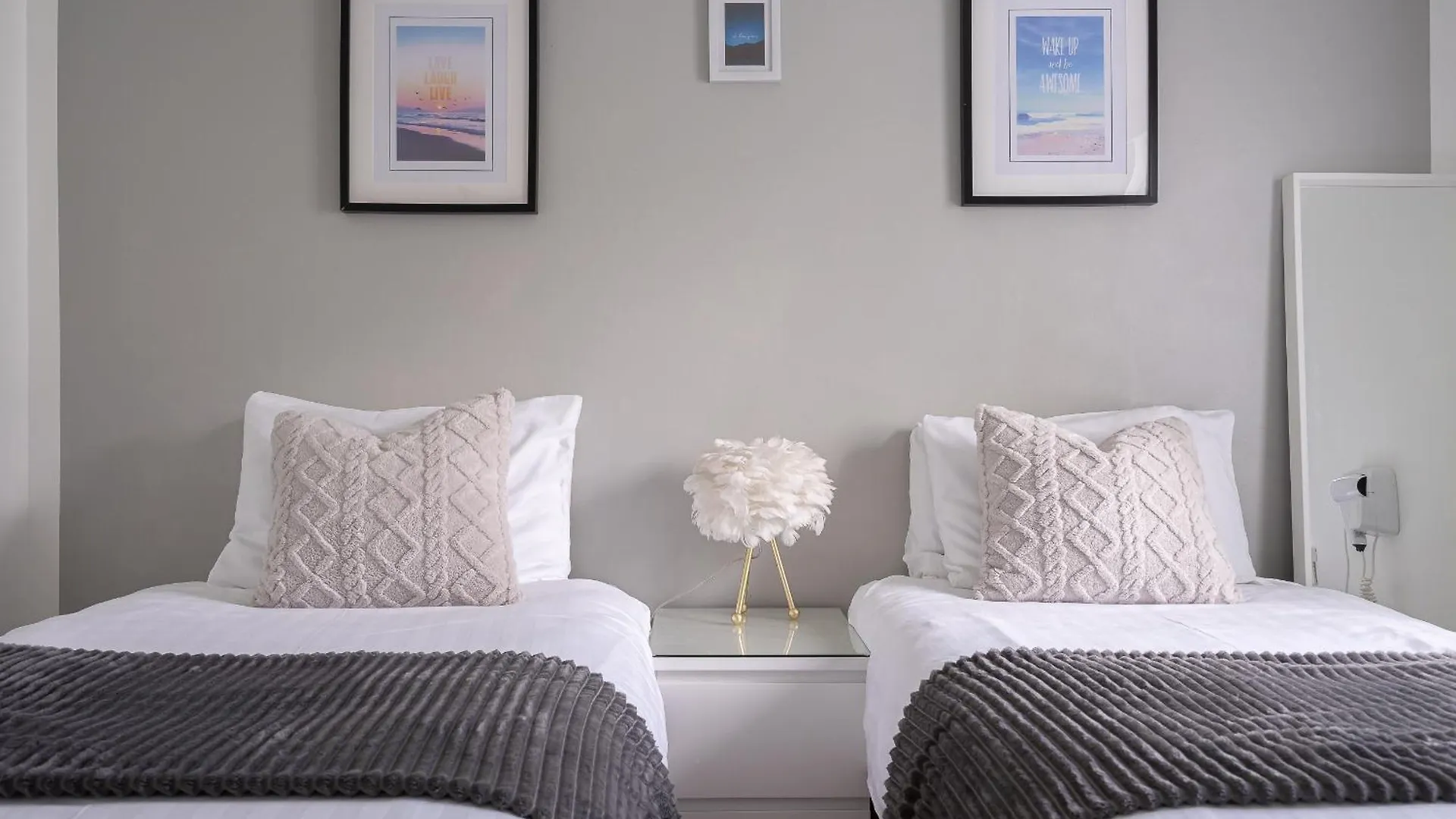 City Centre House - 5 Bedrooms - Sleeps 9 - Parking Edinburgh Holiday home