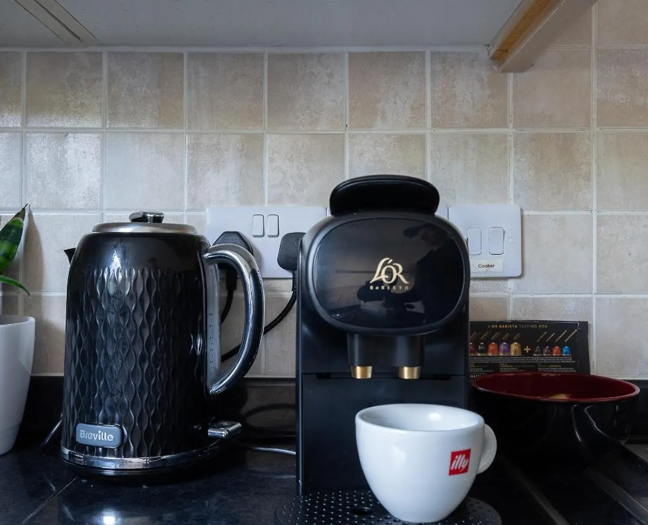City Centre House - 5 Bedrooms - Sleeps 9 - Parking Edinburgh 0*,  United Kingdom