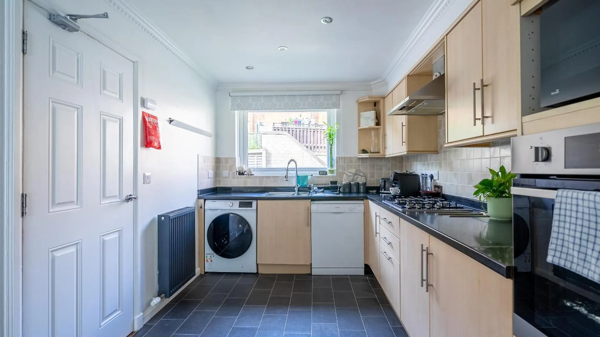Holiday home City Centre House - 5 Bedrooms - Sleeps 9 - Parking Edinburgh