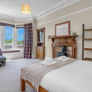 Marchmont Traditional Apartment
