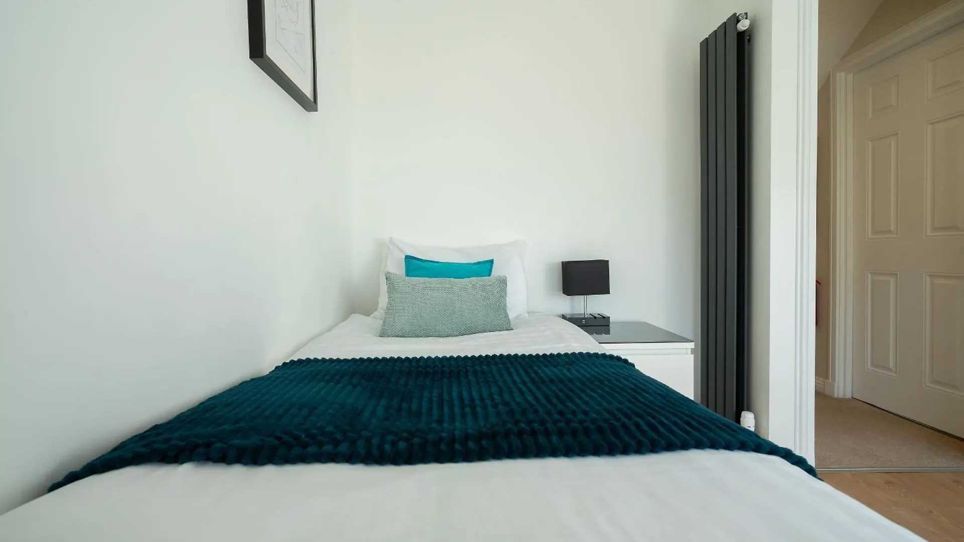 City Centre House - 5 Bedrooms - Sleeps 9 - Parking Edinburgh 0*,